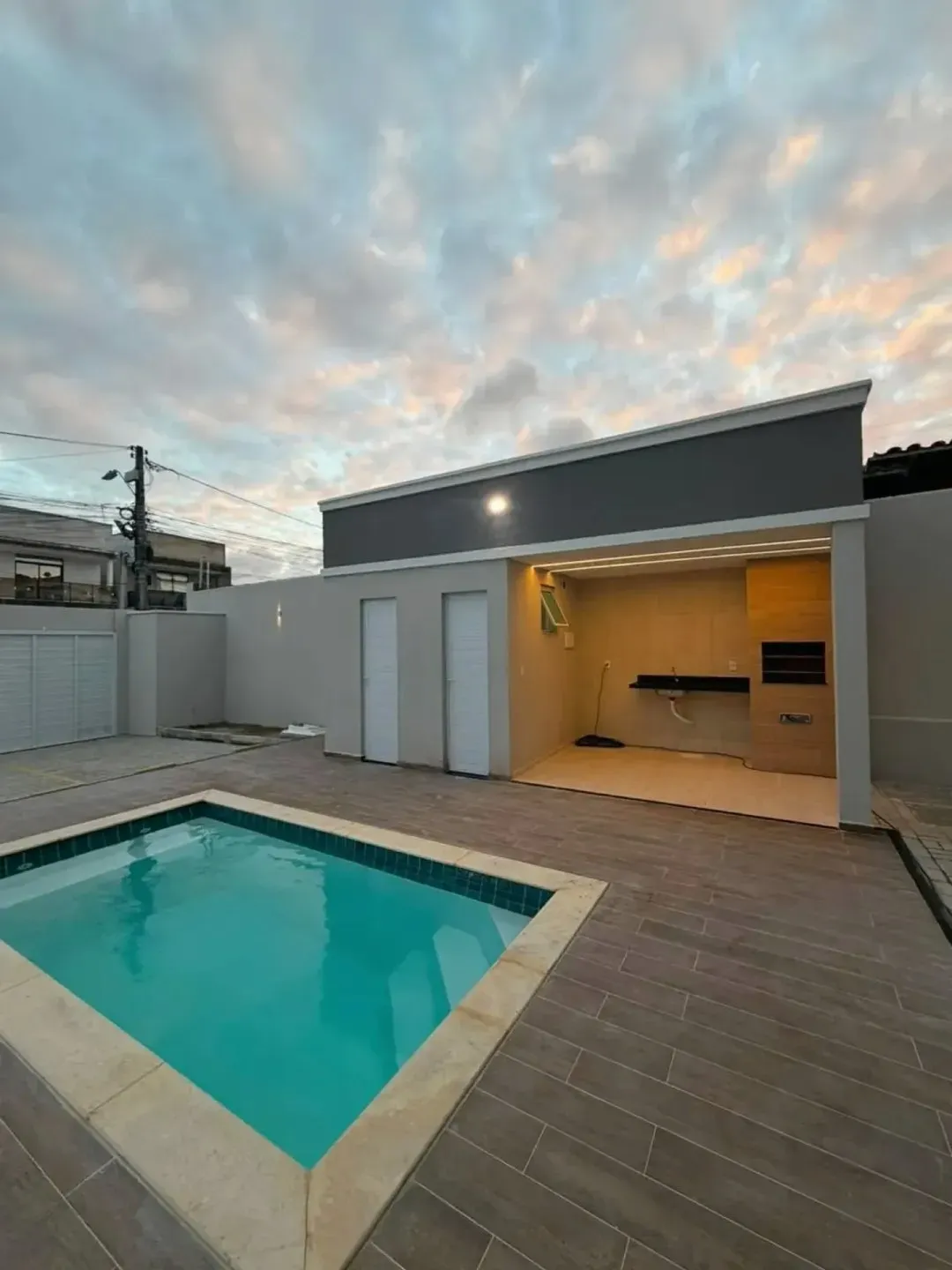 Área gourmet com piscina em residencial